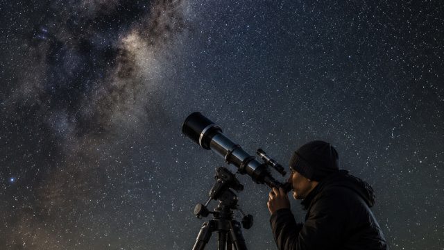 Explore the Small Sagittarius Star Cloud Tonight: A Celestial Phenomenon